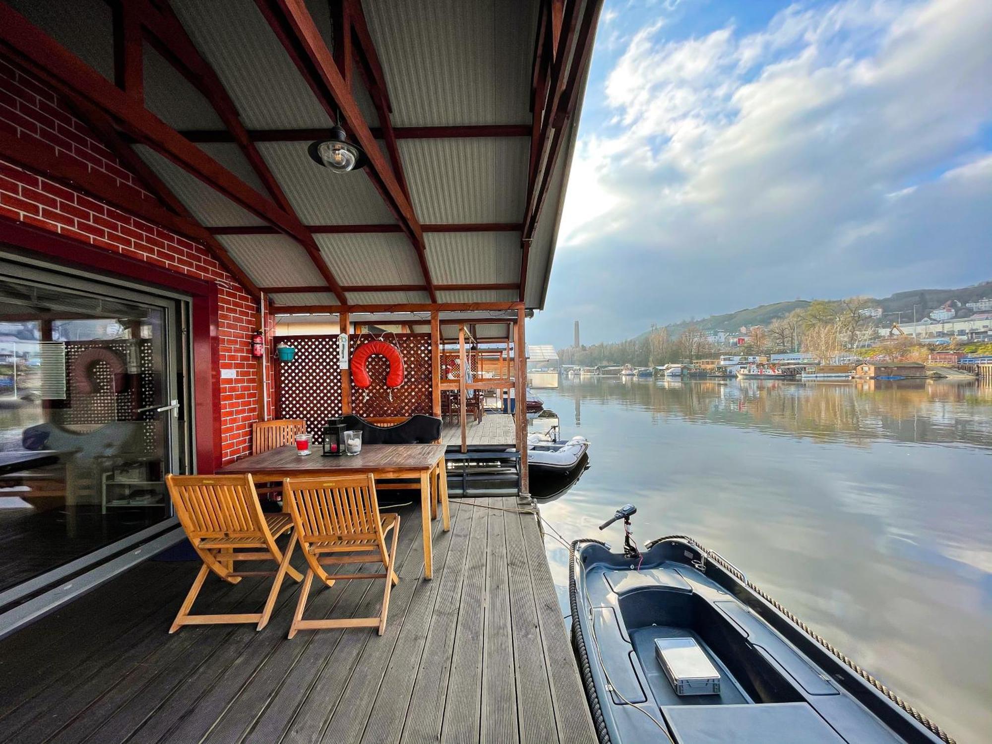 Hotel Houseboat Benjamin - Houseboats Benjamin & Franklin Praga Esterno foto