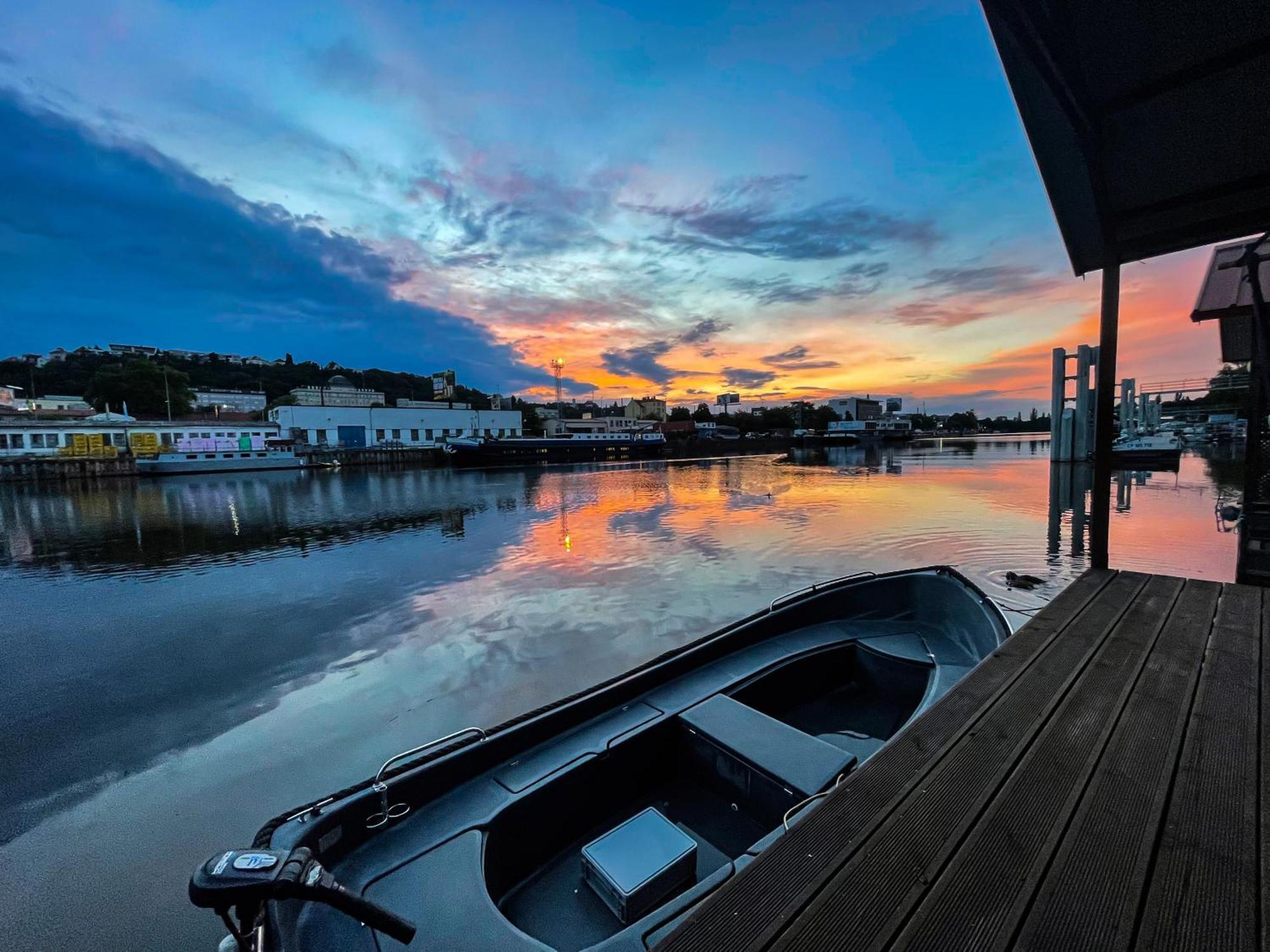 Hotel Houseboat Benjamin - Houseboats Benjamin & Franklin Praga Esterno foto